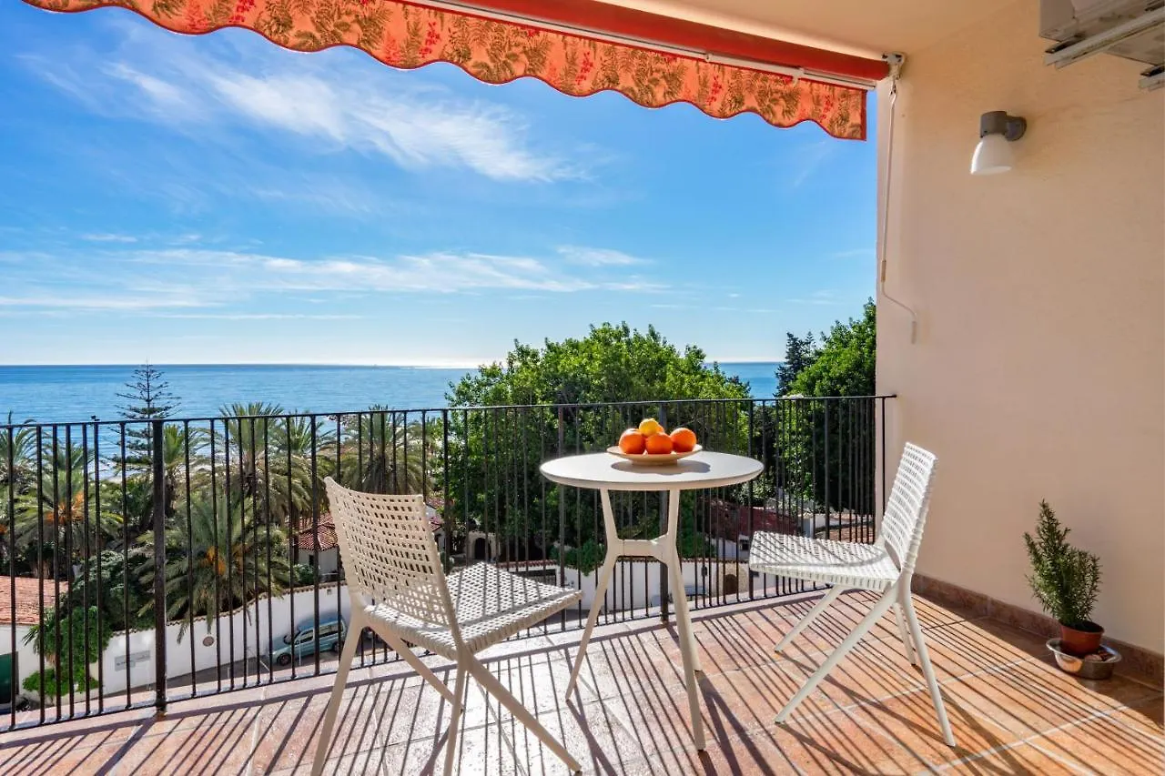 Апартаменты Lovely Beachfront Flat With Sunny Balcony Ref 40 Фуэнхирола